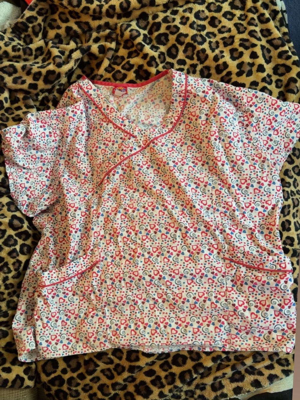 Dickies White Short Sleeve Scrub Top with Pink Trim and Multicolor Heart Print